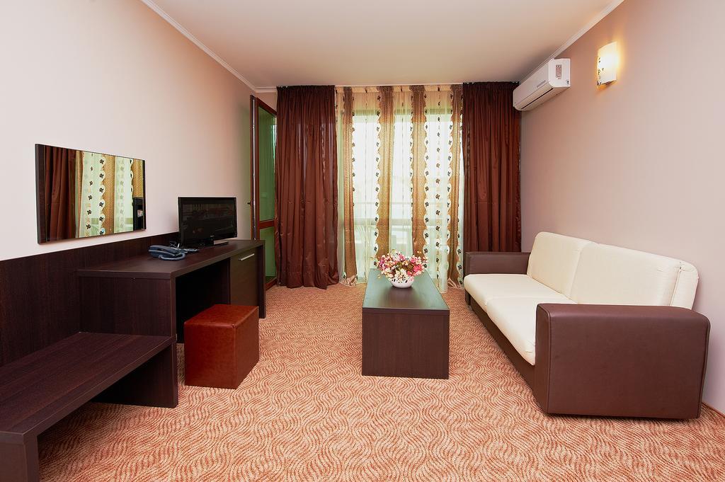 Central Plaza Поморіє Номер фото