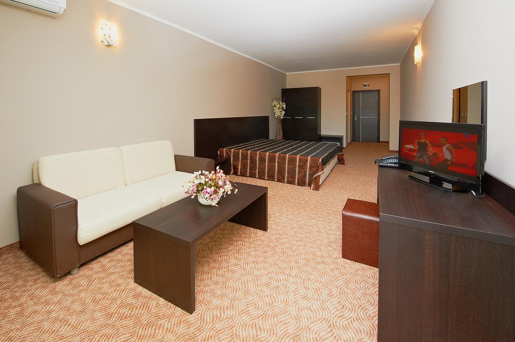 Central Plaza Поморіє Номер фото